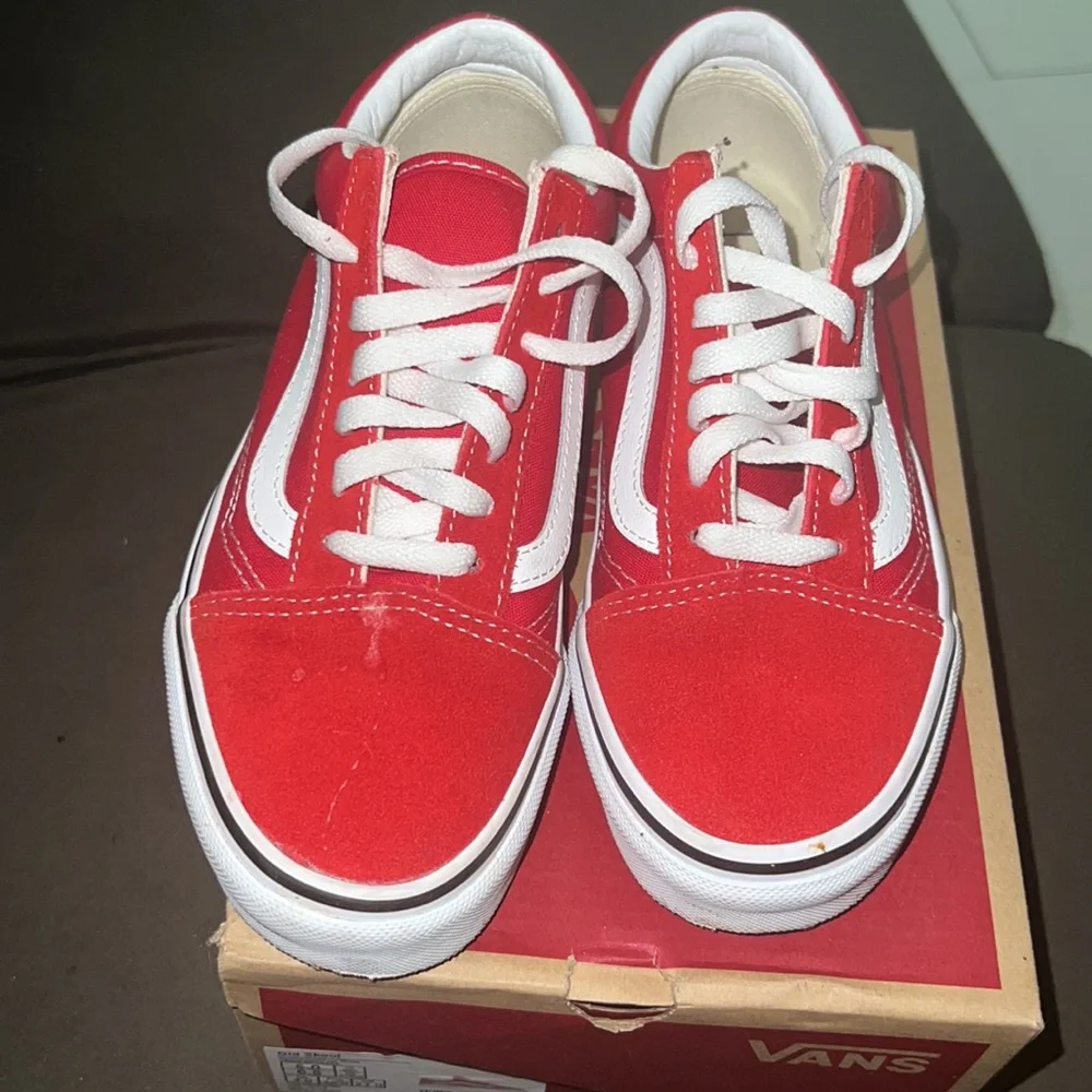 Red vans - Picture 2 of 2